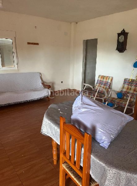 Foto 6e23a3c0-3e56-4a74-8d27-0dd74de21558. Casa aparellada a Daya Nueva