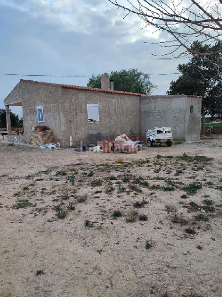 Foto b0974b0d-e48f-419c-9fbd-12a128d5e3c3. Casa aparellada a Daya Nueva