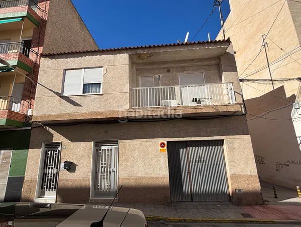 Foto a0f2acf8-bd92-4335-957d-a140ff719d55. Casa aparellada a Rojales