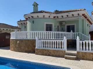 Xalet a Bigastro. !cdatachalet en sola planta con piscina privada  3 hab, 2 baños,