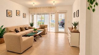 Erdgeschoss in San Crispín. !cdatatu oasis urbano de lujo planta baja con terraza y reforma