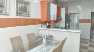 Pis a San Crispín. !cdatase vende amplia planta baja en zona plaza barcelona
