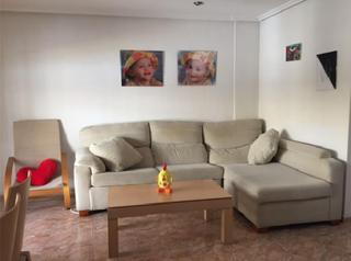 Casa aparellada a Catral. !cdatase vende vivienda de 180m2 ,tres plantas, con garaje tripl
