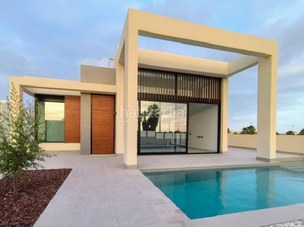 Foto 09287c27-7c25-4958-89e4-fafade56f31d. Xalet amb calefacció aparcament piscina a Rojales