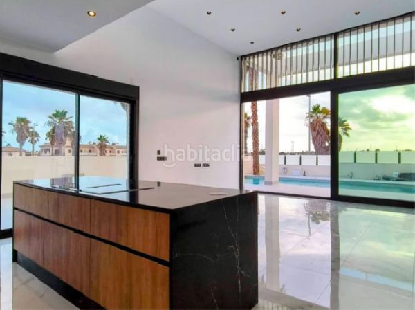 Foto 13f4f08b-96ad-47e6-a23b-dc4f7b7cce6f. Xalet amb calefacció aparcament piscina a Rojales