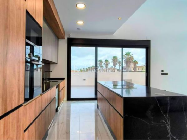 Foto 15b10137-cbf4-4cb1-8be4-3fcb5be1655b. Xalet amb calefacció aparcament piscina a Rojales