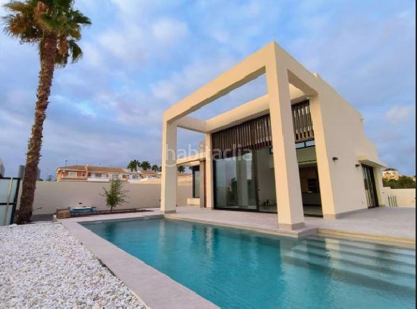 Foto 30c1456e-dfec-4484-bbdf-ff6f63454803. Xalet amb calefacció aparcament piscina a Rojales