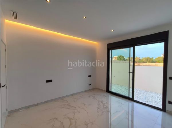 Foto 4725206b-1baf-4f05-a8f4-81e080d5ec15. Xalet amb calefacció aparcament piscina a Rojales