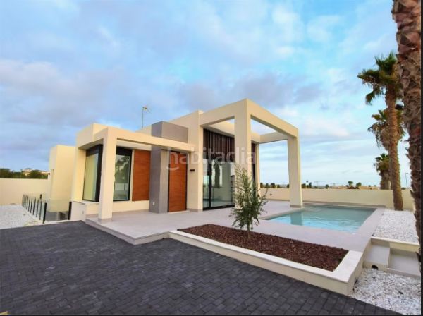 Foto ca160aea-77d1-44a0-a3a3-d826889397b4. Xalet amb calefacció aparcament piscina a Rojales