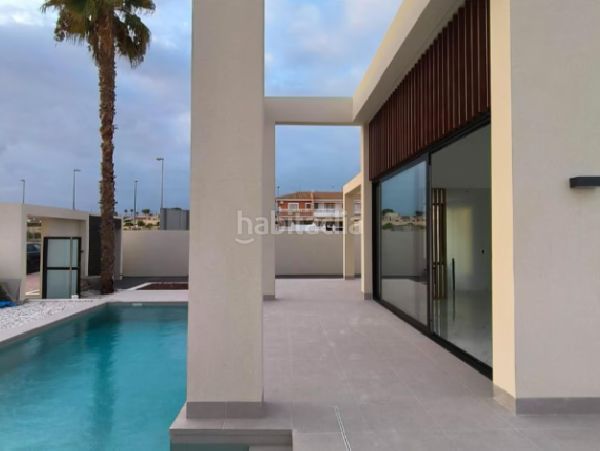 Foto cd296b48-a5ed-49c9-8520-cc3007a14b1e. Xalet amb calefacció aparcament piscina a Rojales