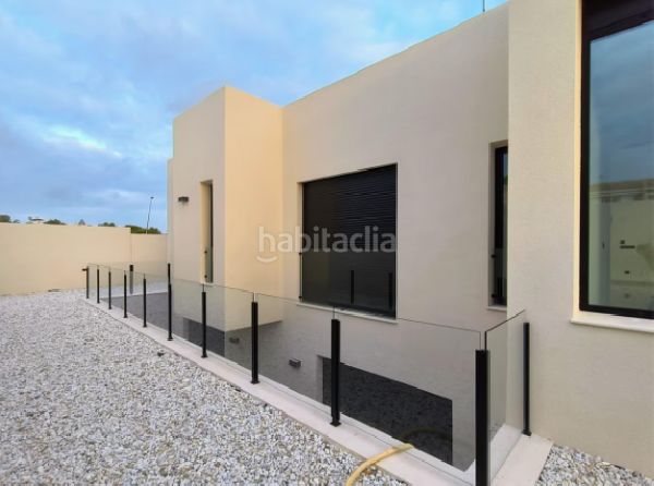 Foto eda89f64-2cb9-46ce-b2c9-5fbb3fc35987. Xalet amb calefacció aparcament piscina a Rojales