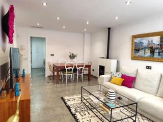 Dúplex a Beniel. !cdataduplex de 200m2 reformado con plaza de garaje y piscina co