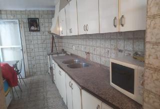 Casa aparellada a Monòver. !cdatacasa independiente de 240 m y 7 habitaciones en monovar