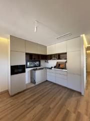 Casa aparellada a Jubalcoi. !cdatacasa prefabricada moderna, equipada y con terraza privada