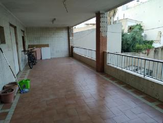Appartement à Callosa de Segura. !cdata espacioso piso 240m con 5 habitaciones, 2 patios, terraza