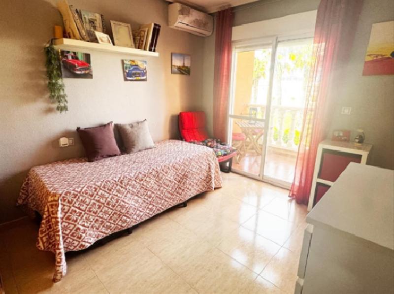 Foto 188dd214-fe55-4cb1-b3a4-f4a27d3d5403. Duplex with parking pool in Las Piscinas Naturales Torrevieja