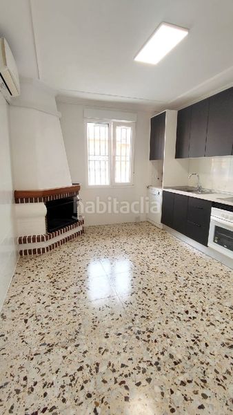 Foto 40b32ed5-7ad3-4d6a-b8f1-2557450f36e4. Casa aparellada a Almoradí