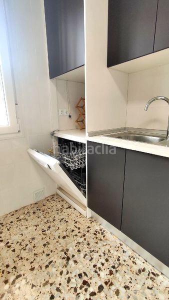 Foto f6c0bef3-c98a-423a-a70b-f4db3e9a8442. Casa aparellada a Almoradí