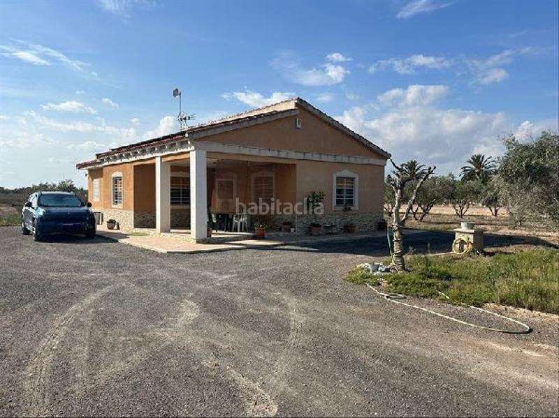 Foto a3c156d9-e1a7-42a5-b68c-f732dc60f3d2. Casa aparellada amb calefacció a Carrús Oeste Elche / Elx