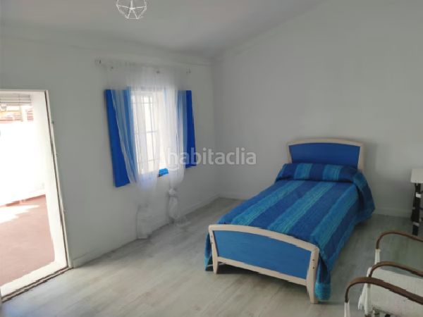 Foto f458f8ea-47cc-41d3-8fa8-79b1806915df. Casa aparellada a Rojales