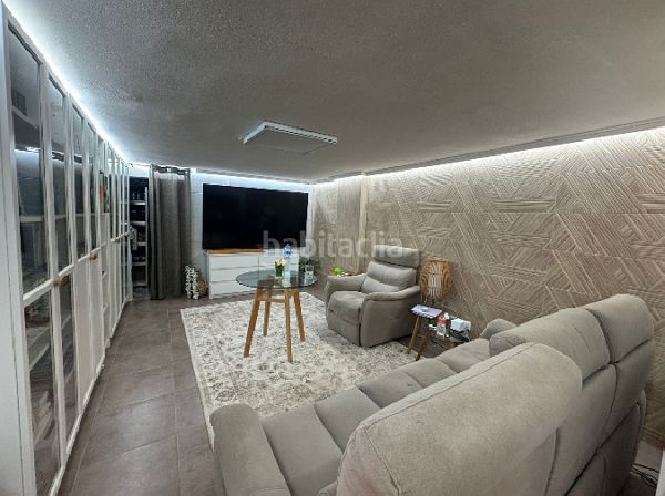 Foto d535d248-fa55-4b2b-b1b1-d7966fa40255. Xalet amb piscina a La Marina Elche / Elx