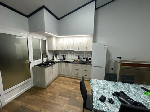 Foto c5f8e2e5-fc3d-4c1c-9e6b-9fdd6b6c9059. Casa aparellada a Catral