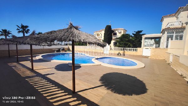 Foto 34ca59d4-a5a6-44fb-b6c7-8c3d778075f3. Dúplex !cdatadúplex de 2 hab en lomas de cabo roig solárium con vistas, jardín, piscina y parking en Orihuela