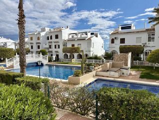 Duplex in Rojales. !cdataadosado en bravo hills club ciudad quesada  3 hab, jardín,