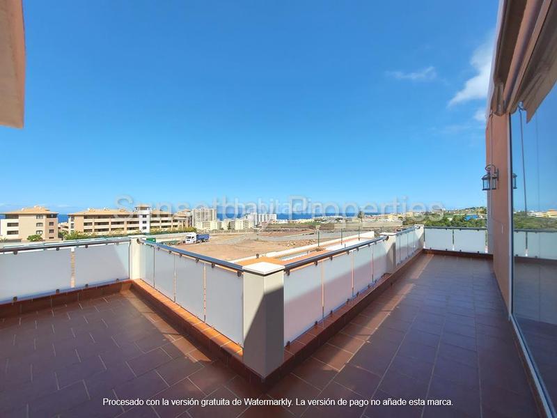 Foto 0caf18f9-e0e9-42f4-8613-772bd50ded81. Casa amb aparcament piscina a Callao Salvaje - Playa Paraíso Adeje