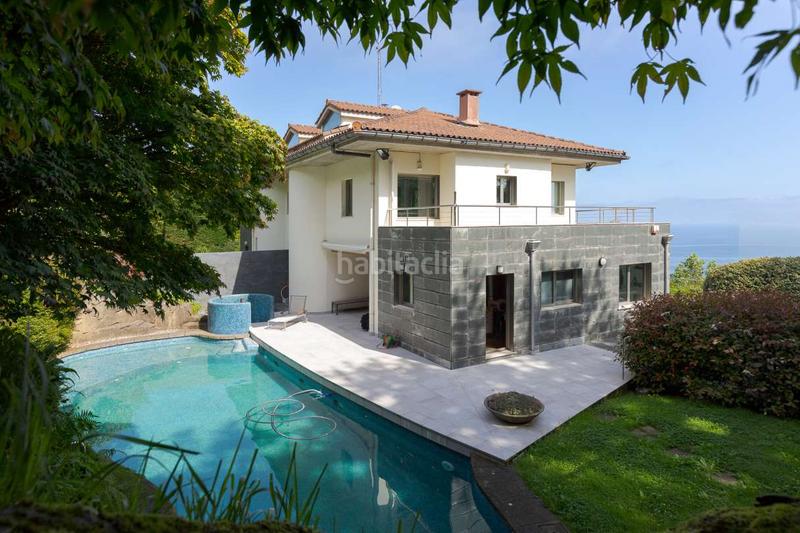 Foto 8fa3c774-e1ad-47a4-963b-5353137e23b1. Casa bifamiliare con riscaldamento parcheggio piscina in Donostia - San Sebastián