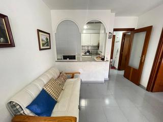 Apartament a Punta Prima. Se vende apartamento de un dormitorio con vistas al mar en una d