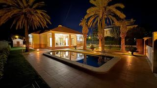 Casa a Cabo Roig. Presentamos esta moderna villa de una sola planta, recién constr