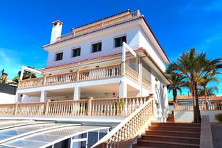 Casa a Campoamor. Bienvenido a un oasis de tres plantas en campoamor, a solo 500 m
