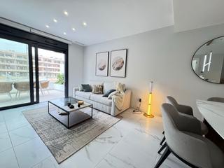 Casa a Zona Carrefour - Urbanizaciones. Le presentamos un moderno bungalow de tres habitaciones en la pl