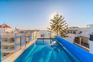 Piso en Punta Prima. Les presentamos un moderno apartamento de dos habitaciones en ve