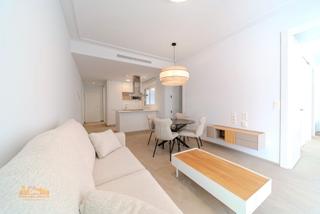 Appartement à Punta Prima. Les presentamos un moderno apartamento de dos habitaciones en ve