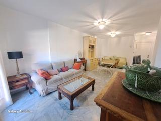 Miete Etagenwohnung in Puerto Banús. Periodo escolar,piso  puerto banús y escuela le roches,de 2 dorm