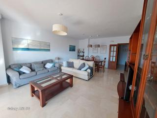 Location Appartement à San Pedro de Alcántara Pueblo. Amplío y luminoso piso de 4 dorm larga temporada ,garaje,piscina