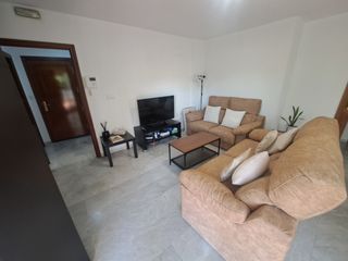 Rent Flat in Los Jardines de Marbella - La Ermita. Piso amplio  de 2 0  3 dorm ,2 baños ,periodo escolar   con gran
