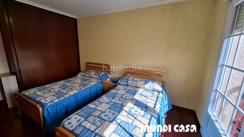 Foto 49ae5e77-8702-415e-bd9d-3eb0f889348c. Piso  en venta , 3 dormitorios. en Boiro