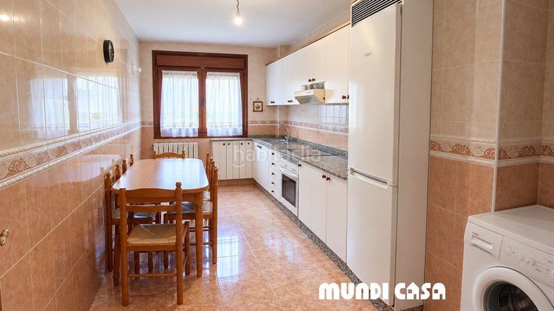 Foto 7261b043-bfe5-4965-b8c2-3849aef53fa9. Apartament amb calefacció aparcament a Boiro