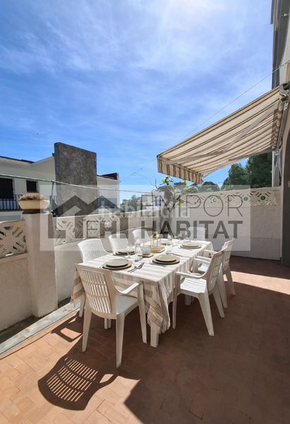 Foto cba51d2d-4666-4ddd-8762-b368fc7158f9. Apartament amb aparcament a Carboneres - La Farella Llançà