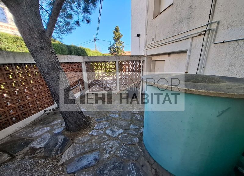 Foto 24f94b30-e2e1-4972-a6d8-377eb952e499. Casa https://emporhabitat.com/ventas-casas-llansa/1-754-cap-ras.htm en Llançà