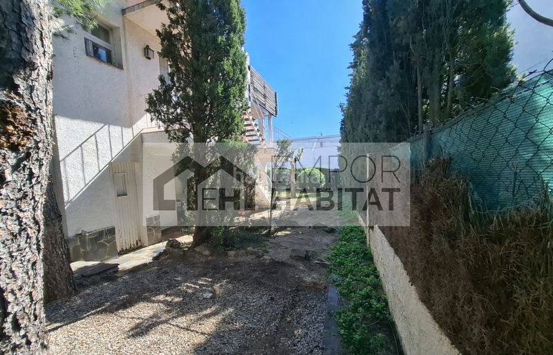 Foto 9512e530-432c-4c9d-ba14-5c52c8eb9c9c. Casa https://emporhabitat.com/ventas-casas-llansa/1-754-cap-ras.htm en Llançà