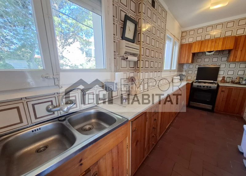 Foto d8174b6f-6789-4a85-8c5d-73b9dde16281. Casa https://emporhabitat.com/ventas-casas-llansa/1-754-cap-ras.htm en Llançà