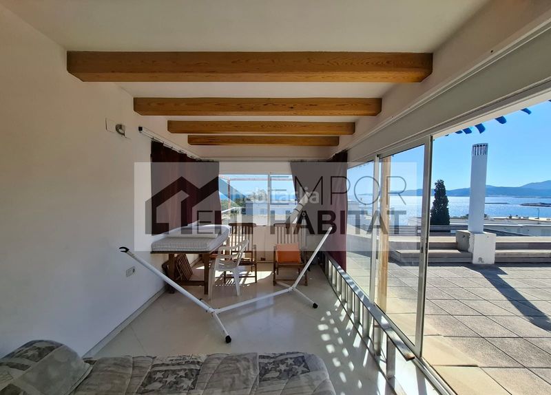 Foto fe024ea3-4a24-45cc-9466-8efbec85b693. Casa https://emporhabitat.com/ventas-casas-llansa/1-754-cap-ras.htm en Llançà