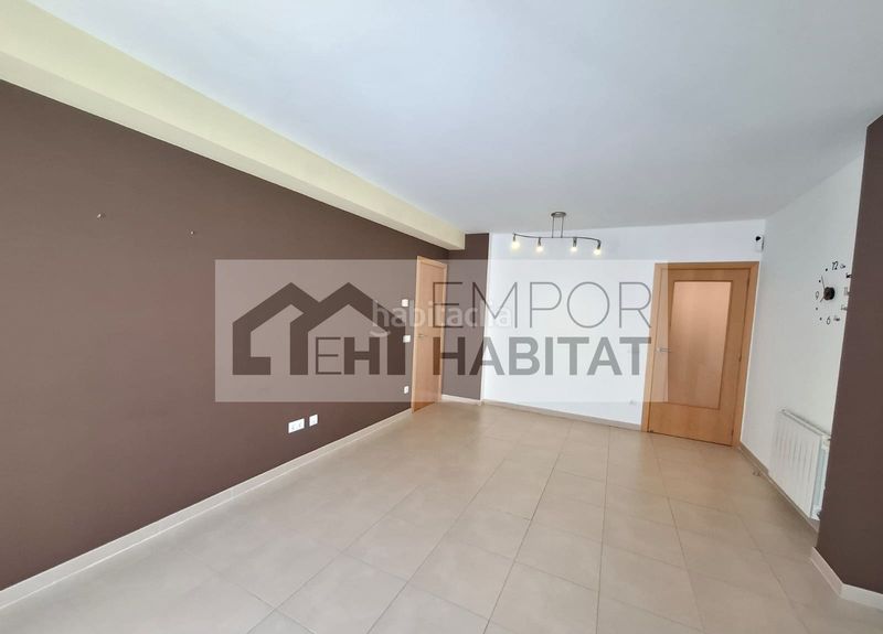 Foto a637bb2e-6508-42d1-a264-b3efd61df9ef. Pis amb aparcament a La Vila Llançà