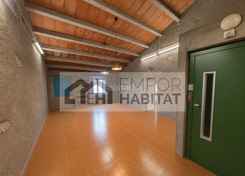 Foto 06733951-e586-40c0-a0dc-dd5866593a66. Casa aparellada amb xemeneia aparcament a La Vila Llançà