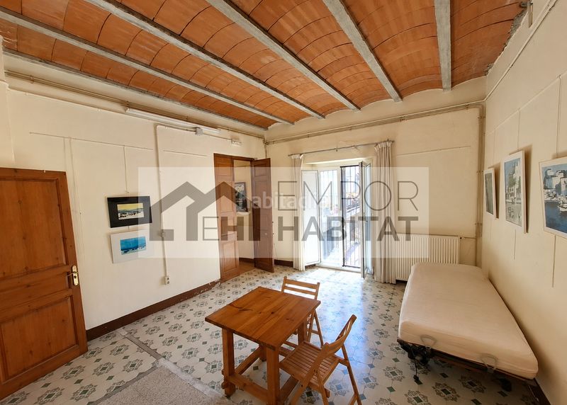 Foto 3586dbe0-cb92-40b9-9fdc-546238bec415. Casa aparellada amb xemeneia aparcament a La Vila Llançà