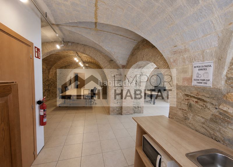 Foto 4322f9d4-567d-4387-81a6-7c8db88a4b93. Casa aparellada amb xemeneia aparcament a La Vila Llançà